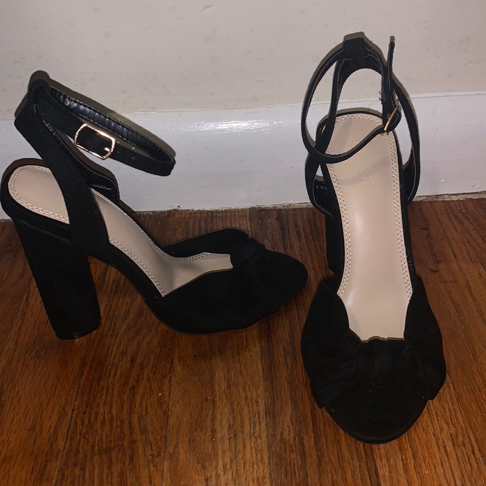 FOREVER21 Black bow heels (Size 6)